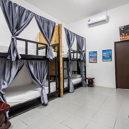 T & T Hostel Kanchanaburi by Eksteriør bilde