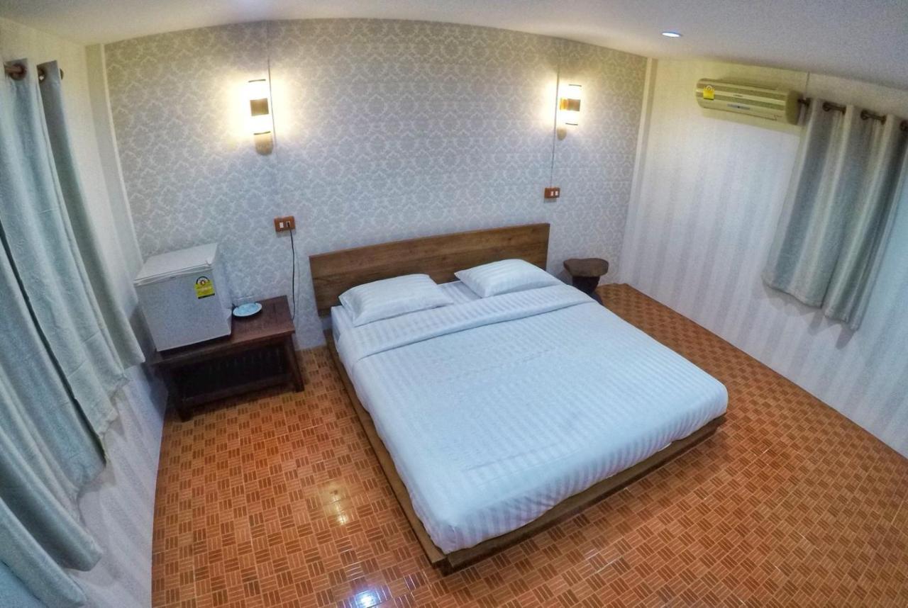 T & T Hostel Kanchanaburi by Eksteriør bilde