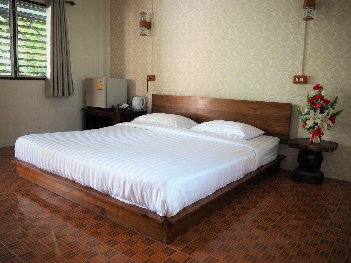 T & T Hostel Kanchanaburi by Eksteriør bilde