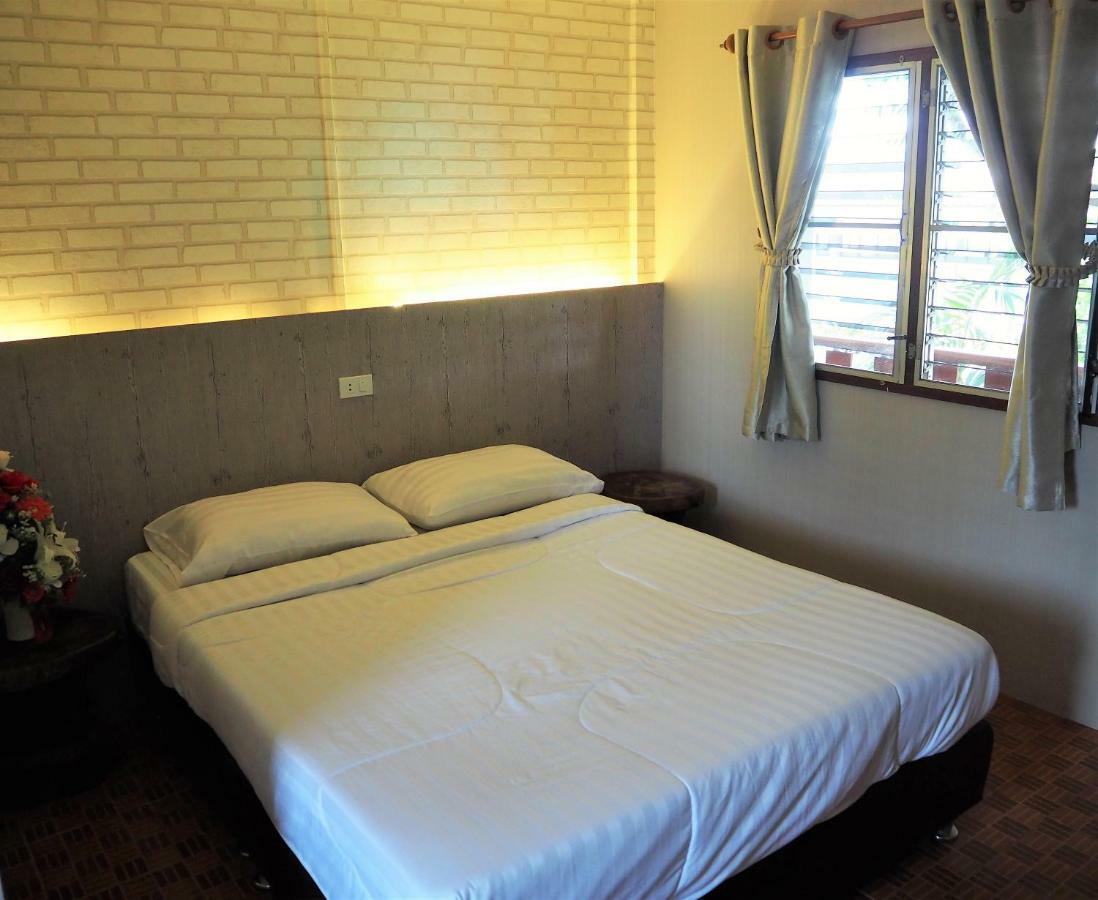 T & T Hostel Kanchanaburi by Eksteriør bilde