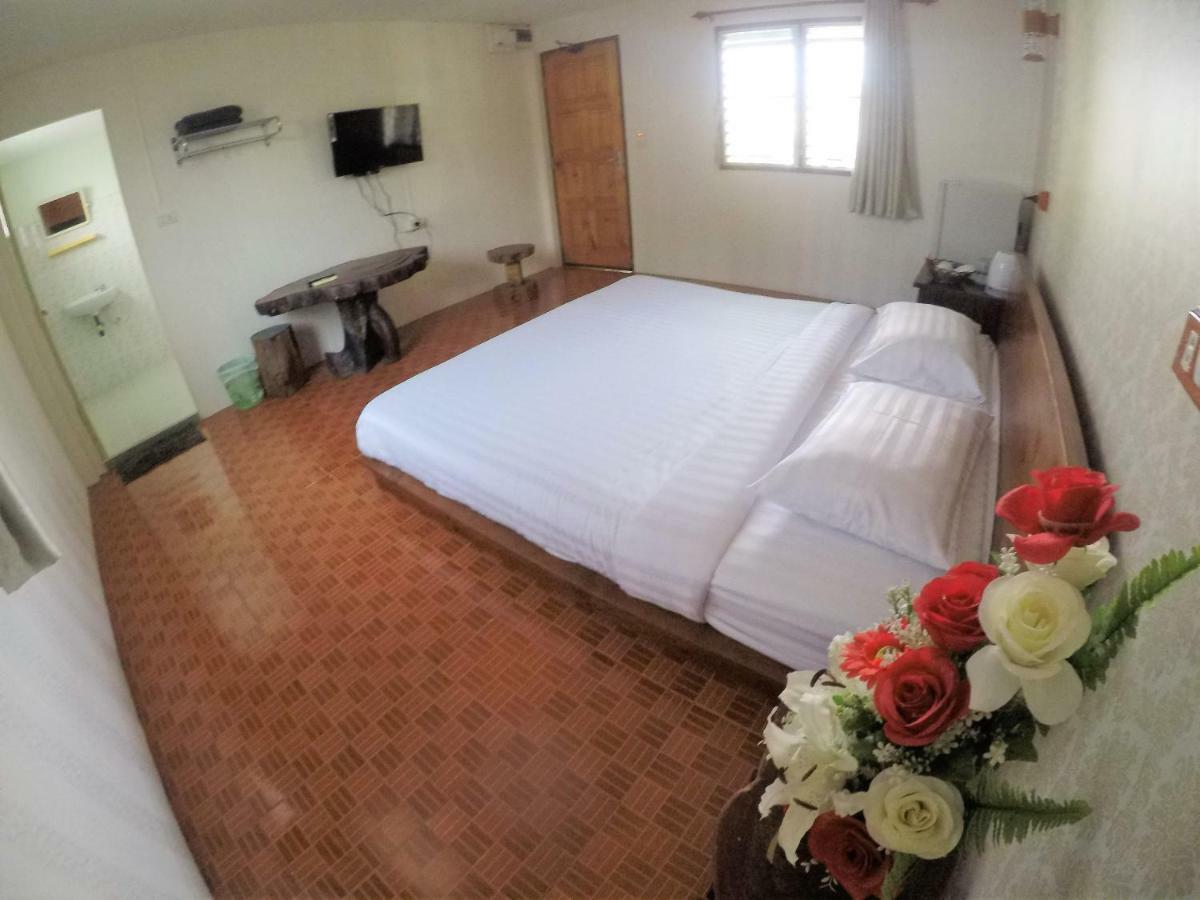 T & T Hostel Kanchanaburi by Eksteriør bilde